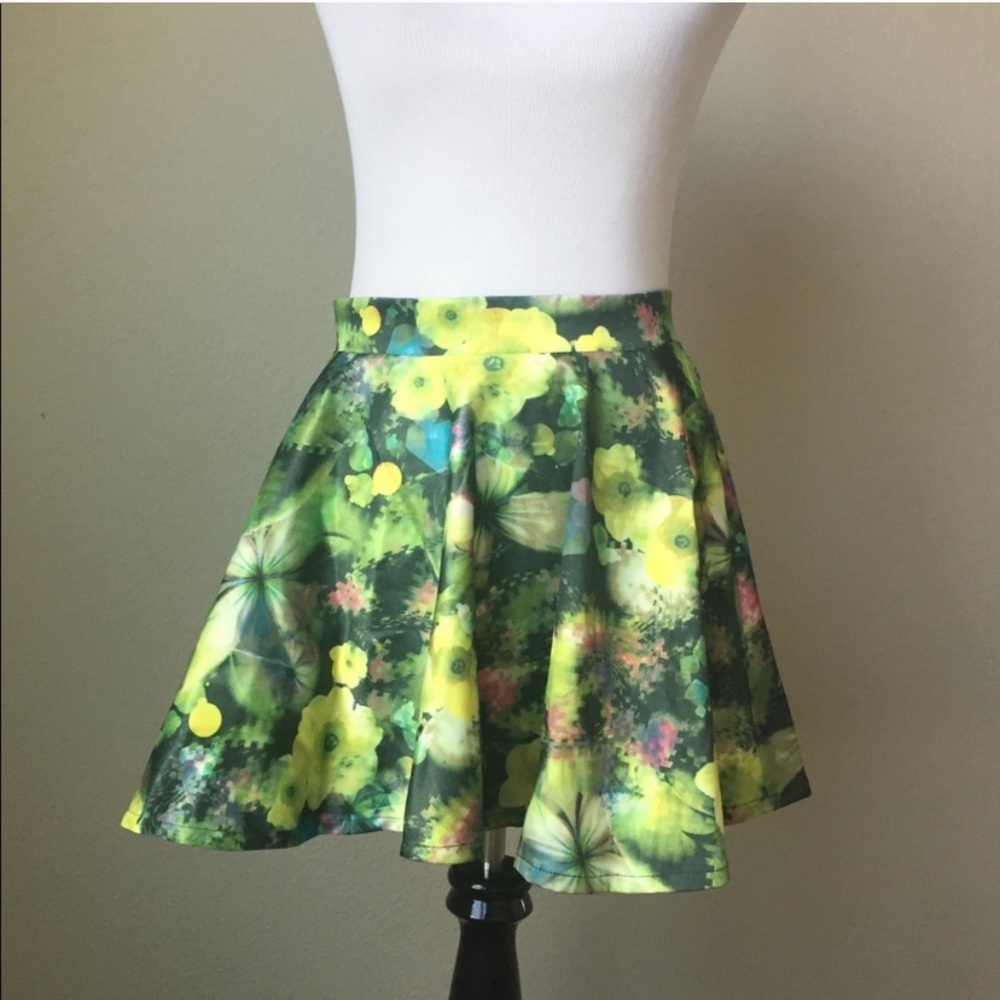 ***Moving Sale*** UO Urban Outfitters Nameless Floral Flair Skirt L